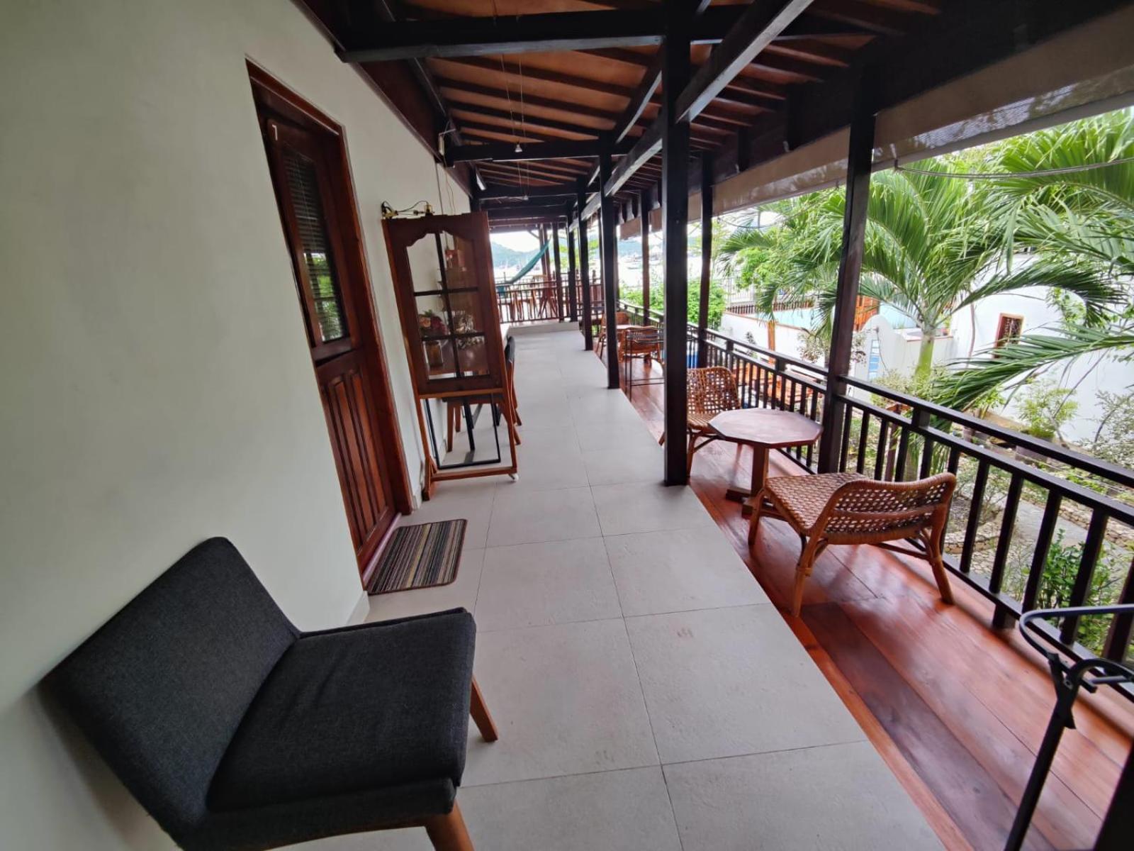 Cool Breeze Authentic Hotel Labuan Bajo Komodo Exterior foto